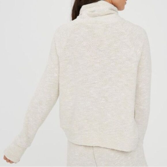 AERIE OFFLINE SNOWDAY MOCK NECK FEATURES KANGAROO POUCH IN FRONT & THUMB HOLES - Picture 2 of 4